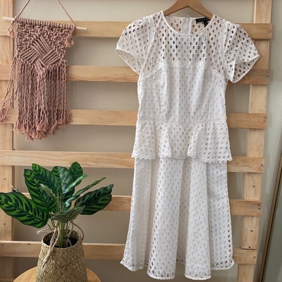 Banana Republic white laced dress - Picture 5 of 6